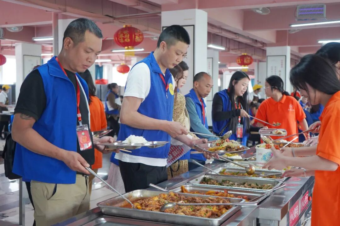 成都华商理工职业学校：“学生监督”+“数字一码通” 双管齐下筑牢校园健康防线