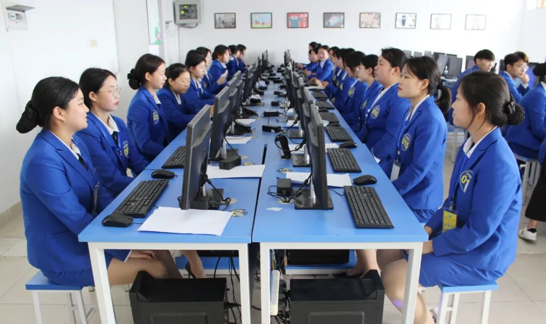 淬炼技能展风采，砥砺奋进创佳绩——成都华商理工职业学校14支参赛队伍在2025年成都市职业技能比赛中斩获多项荣誉