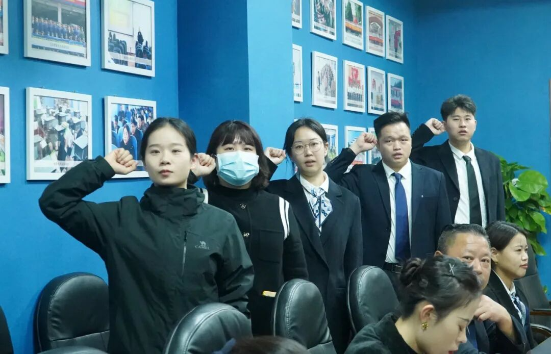 青蓝相接传薪火，携手同行育芬芳——成都华商理工职业学校隆重举行“青蓝工程”师徒结对仪式