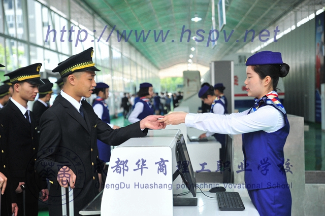 全国唯一校内高铁动车实训基地,航空动车高铁实训基地,成都华商理工职业学校,华商理工,华商教育 全国唯一校内高铁动车实训基地,航空动车高铁实训基地,成都华商理工职业学校,华商理工,华商教育