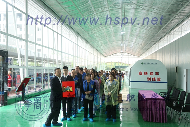 全国唯一校内高铁动车实训基地,航空动车高铁实训基地,成都华商理工职业学校,华商理工,华商教育 全国唯一校内高铁动车实训基地,航空动车高铁实训基地,成都华商理工职业学校,华商理工,华商教育