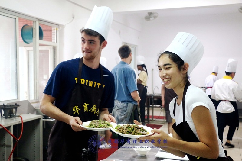 【中美文化交流】美国学子来我校学做川菜