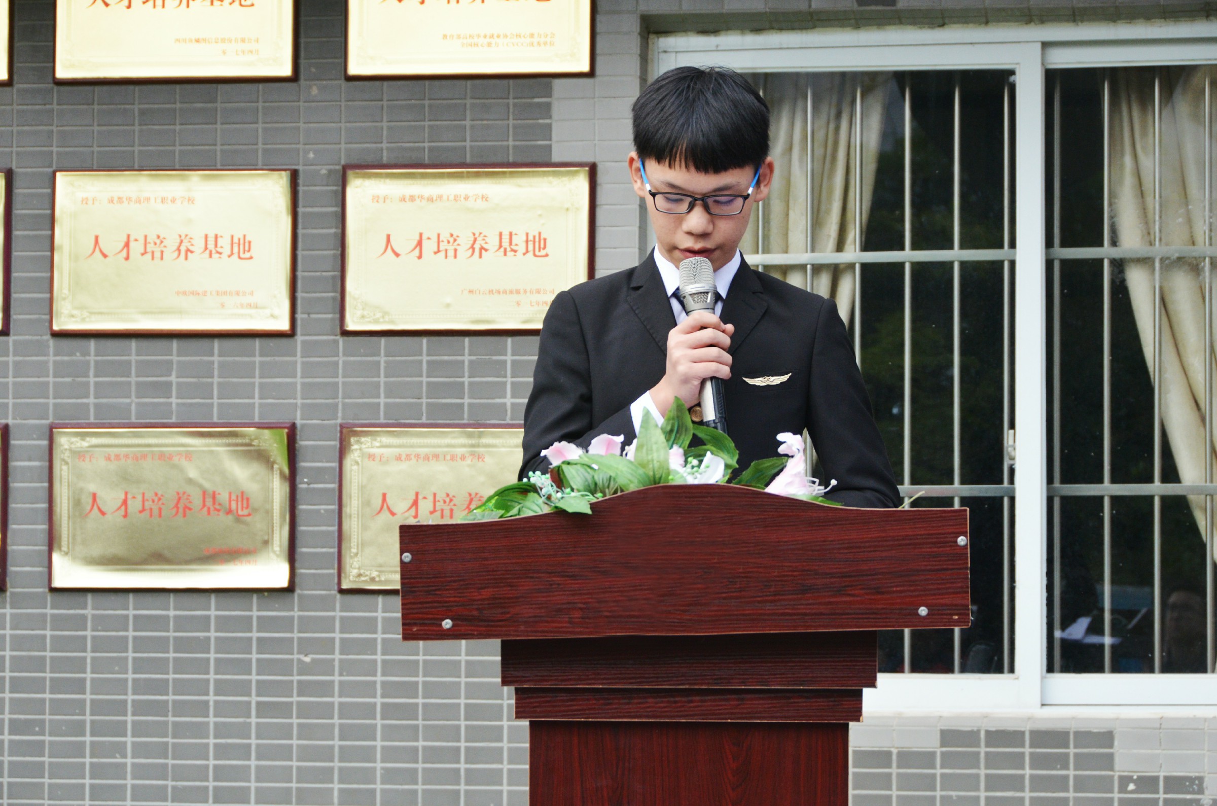 2018级轨道交通系1班周林同学.jpg