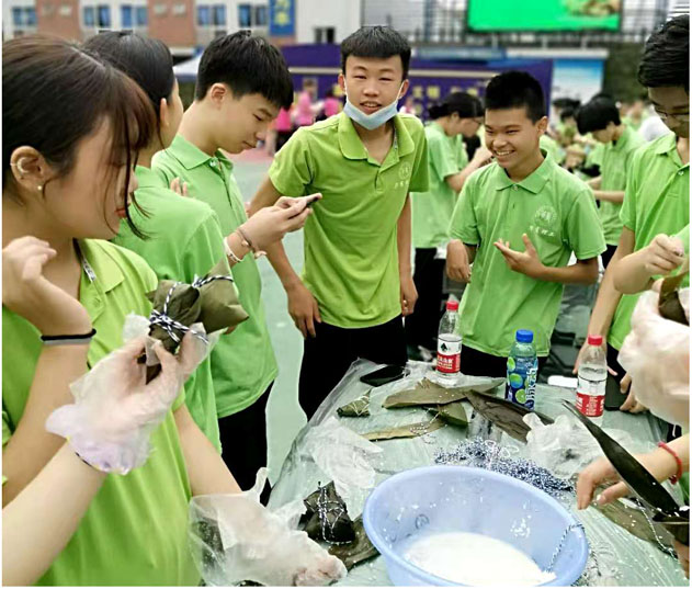 大家各显技能.jpg
