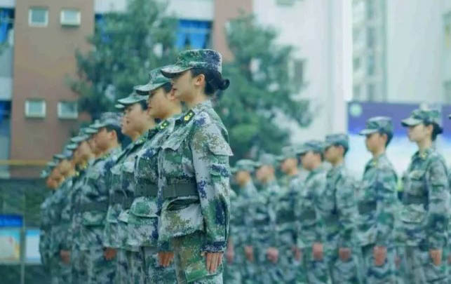 青春铸国防 共筑强国梦——华商理工国防教育特色班