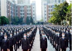 不忘初心，青春前行  ——华商理工举行新团员入团宣誓主题升旗仪式