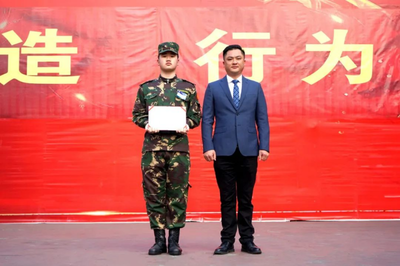 【公众号】3.7踔厉奋发，笃行不怠——成都华商理工职业学校举行升旗仪式暨颁奖仪式835.png