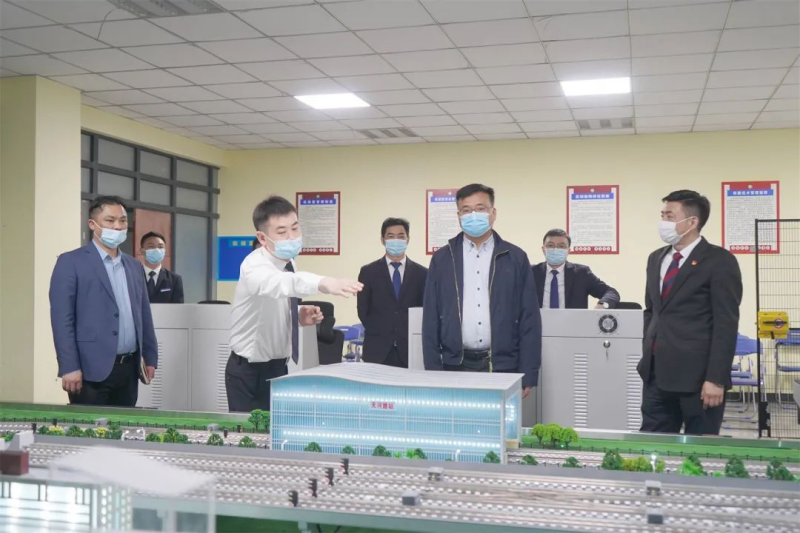 【公众号】3.15郫都区教育局局长韩海东莅临我校调研指导工作58.png