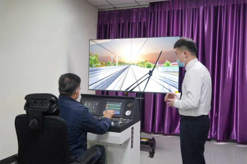 【公众号】3.15郫都区教育局局长韩海东莅临我校调研指导工作195.png