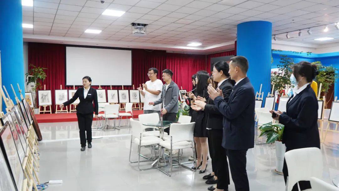 传文化之韵，展艺术之美——我校举行第二十九届文化艺术节师生书画陶艺作品展剪彩仪式