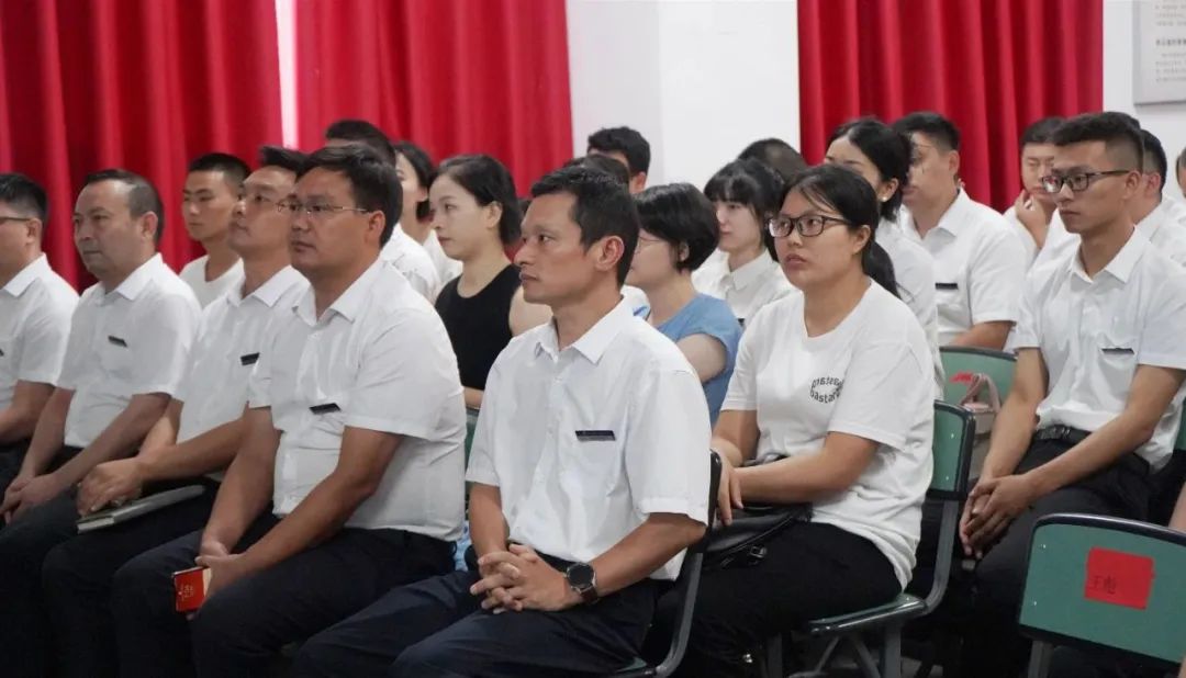 教以潜行，研以致远——成都华商理工职业学校召开2023年暑期教职员工综合能力提升培训会
