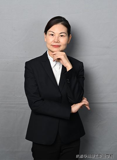陈莉.jpg