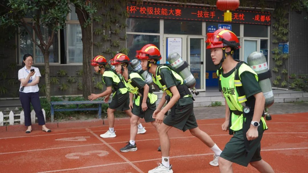 赛场风云！成都华商理工职业学校校级技能大赛实时播报，精彩不容错过！