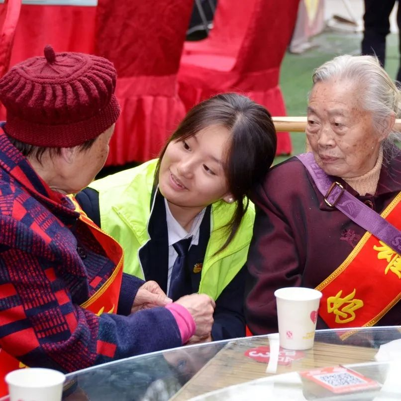 九九重阳节，敬老情深 —— 华商理工系列教育活动纪实