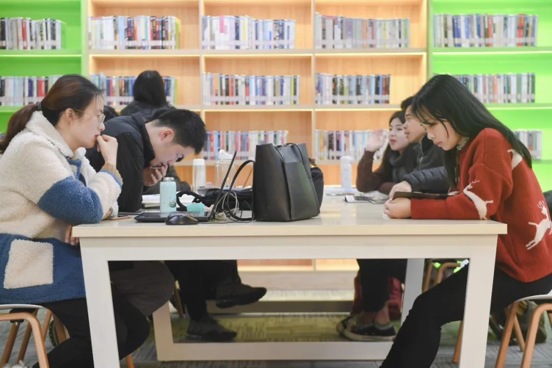 大学管理“中学化”，合适吗